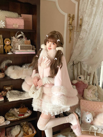 Rosa Fleece-Umhang mit Schleifenpelzbesatz und Akzenten