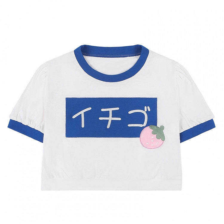 Klein – Kurzes Oberteil mit Rundhalsausschnitt und Erdbeer-Print in Blau