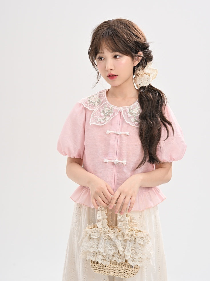 Erdbeerstickerei Rosa Blütenblattförmiger Kragen Puffärmel Blusenausschnitt Cheongsam