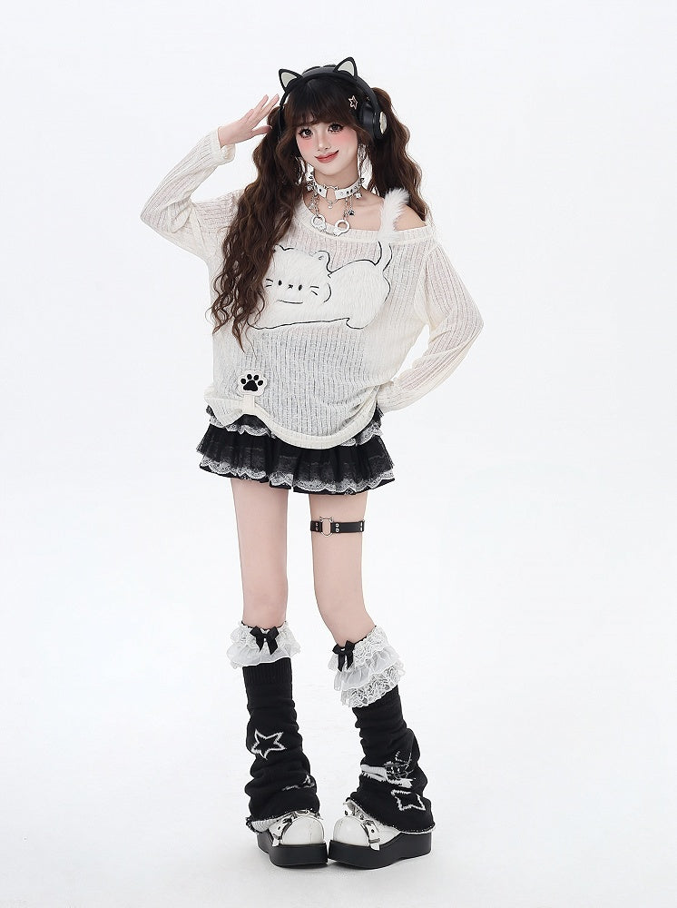 Beiges, halbtransparentes Top mit asymmetrischem Ausschnitt und Katzen-Applikation