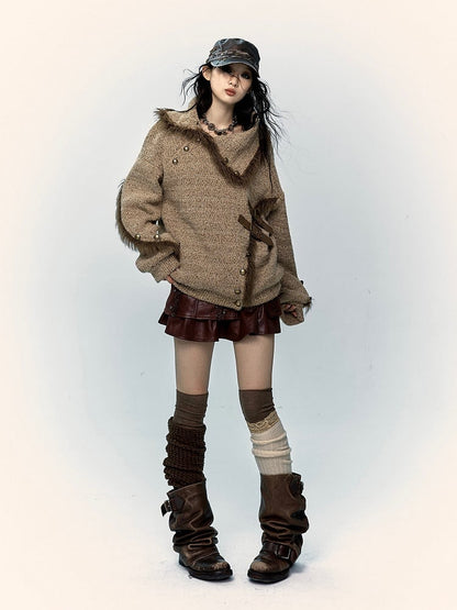 ライトコーヒープラッシュトリムニットセーター（バックル＆スタッズ付き）