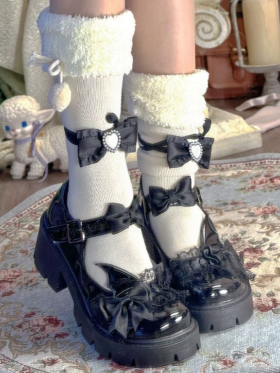 Lolita Beige/Graue Wadensocken mit Pompons und Plüschbesatz