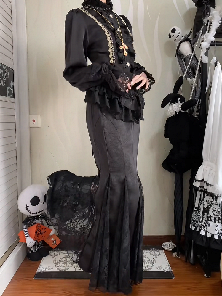 Elegant Skirt Lace Classic with Mermaid Black Details Lolita