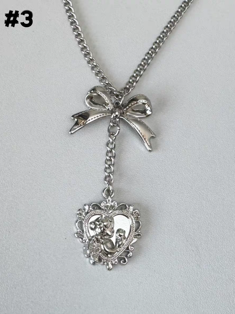 Halskette mit Schleifenanhänger in Silber