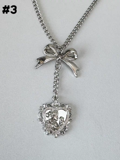 Halskette mit Schleifenanhänger in Silber