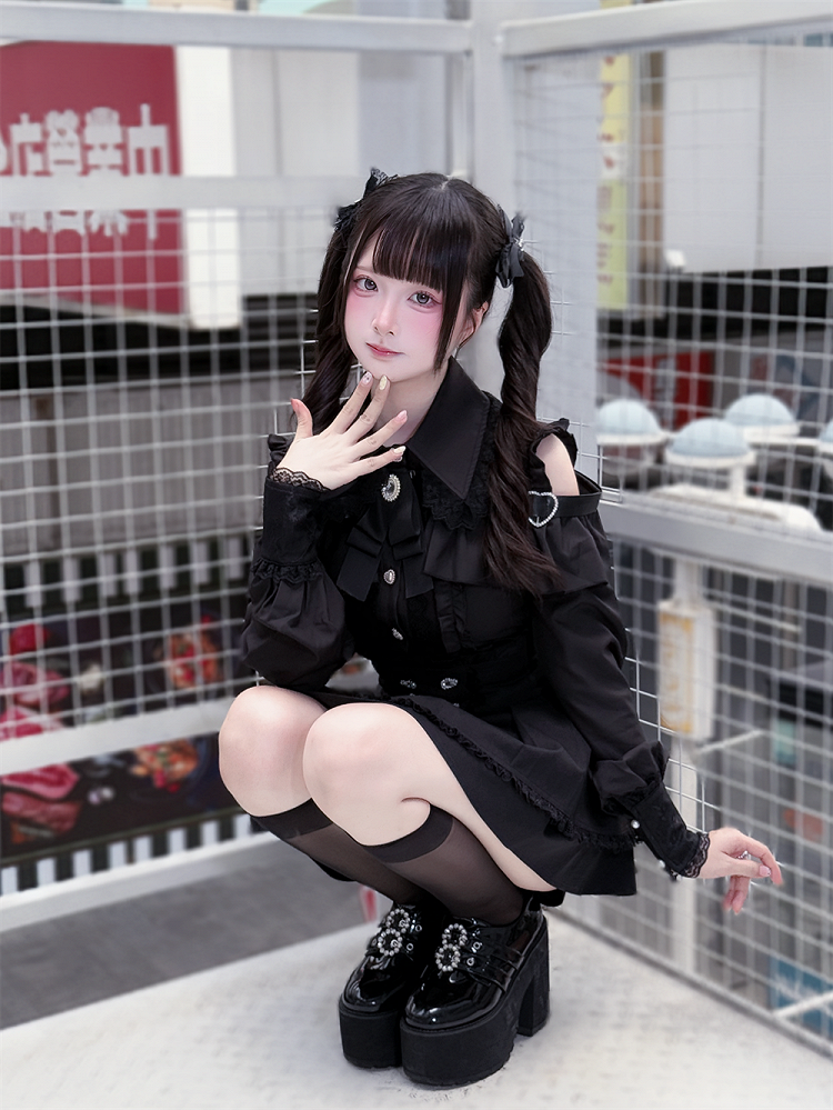 Kei Look Blouse Buckle Cutout Black Shoulder Heart Decorative with | Jirai