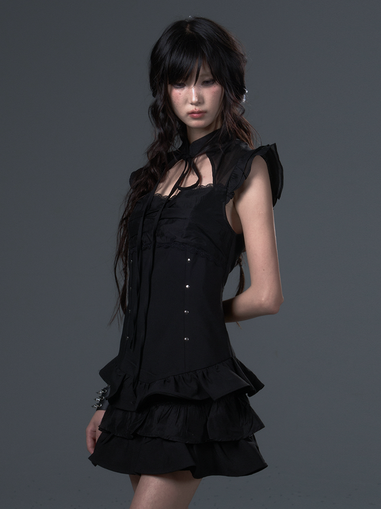 Schwarzes Gothic-Punk-A-Linien-Puffkleid mit Spitzen-Metallnieten