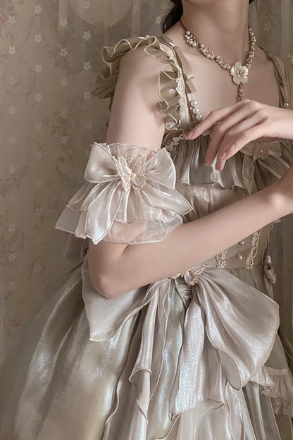 Kleid mit fliegenden großen Lolita-Ärmeln