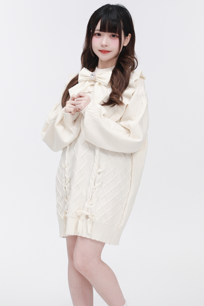 Pullover mit fliegendem Halsausschnitt und hohen Ärmeln