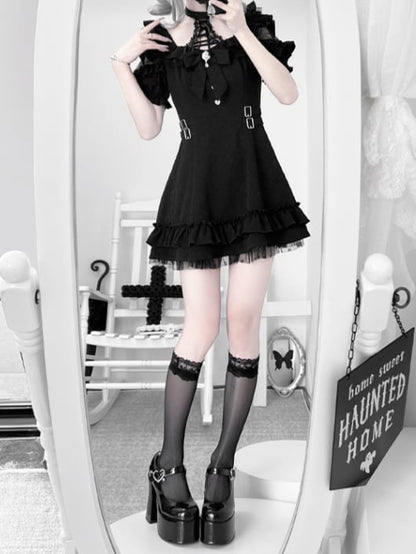 Detailreiches Jirai Kei Neckholder-Kleid mit Schnürung und schwarzer Schleife