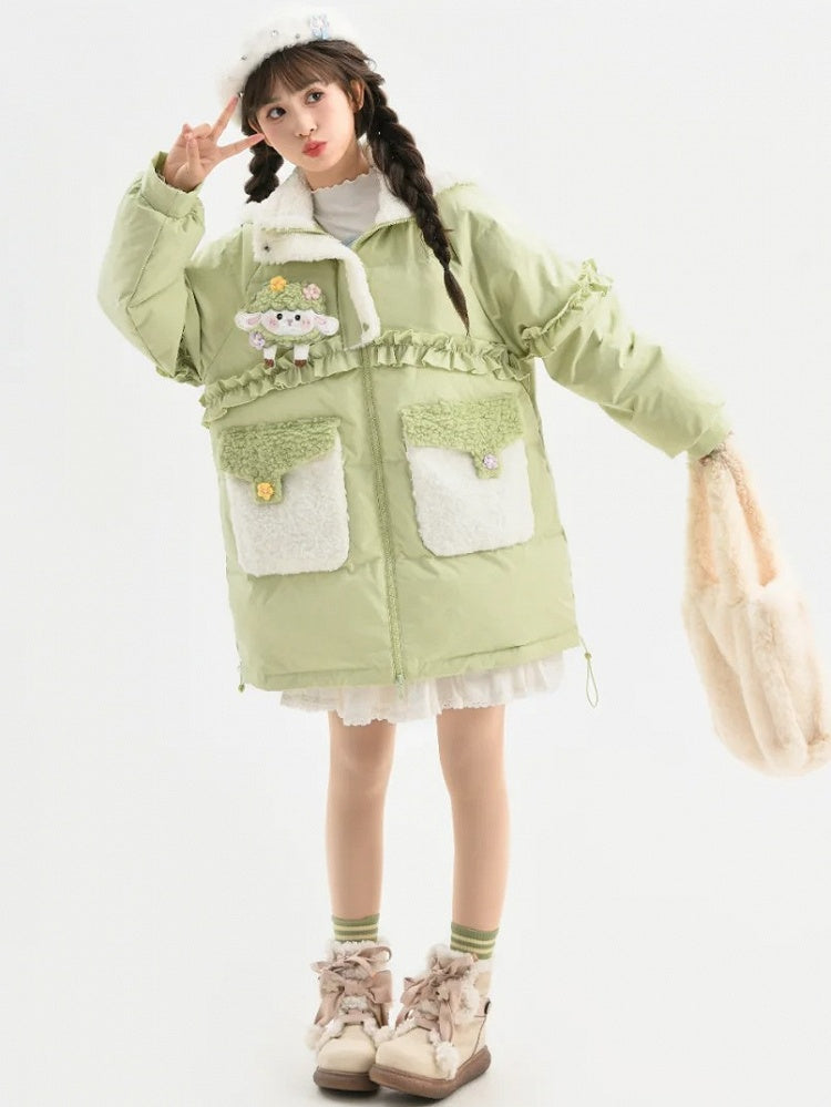 Grüner süßer Daunenmantel mit Kapuze und Rüschenbesatz