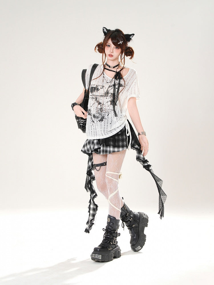 T-Shirt mit Schmetterlingsdruck, schwarz/weißen Trägern und Löchern im Used-Look, selbstbindender Ausschnitt