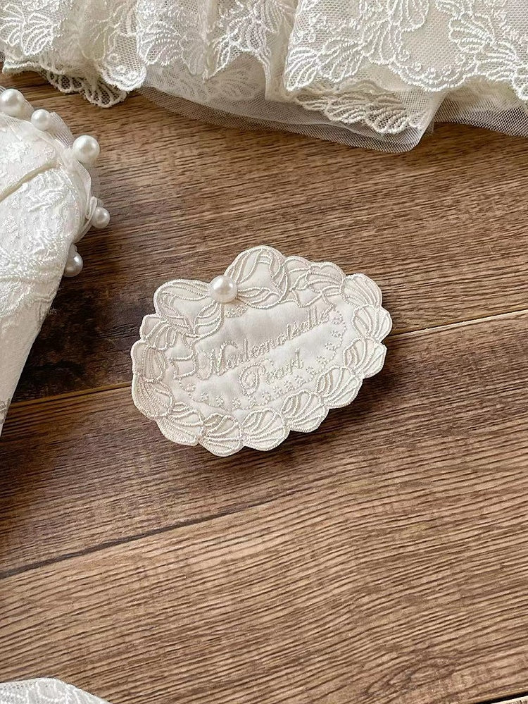 Brosche Bestickt Creme