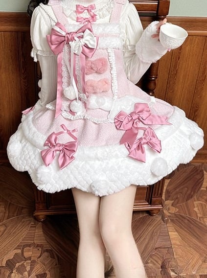 Pom-Poms Pink mit Lolita-Overall-Besatz, gewelltes süßes Kleid, weißer Schleifenrand und