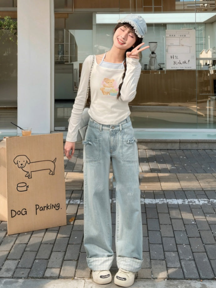 Blaue Jeans mit geradem Bein und hoher Taille und Schleife