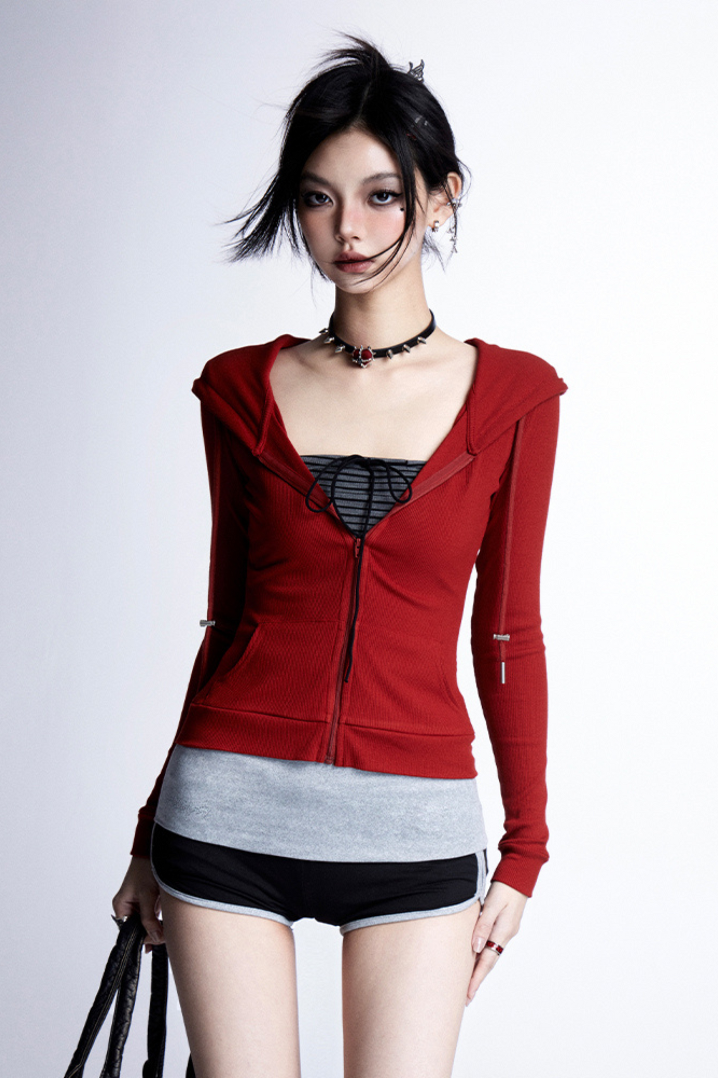 Schmaler Kapuzenpullover mit Reißverschluss