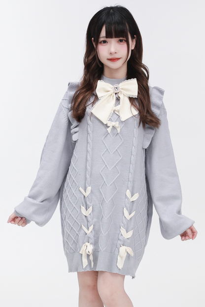 Pulloverkleid mit fliegendem Hals und hohen Ärmeln