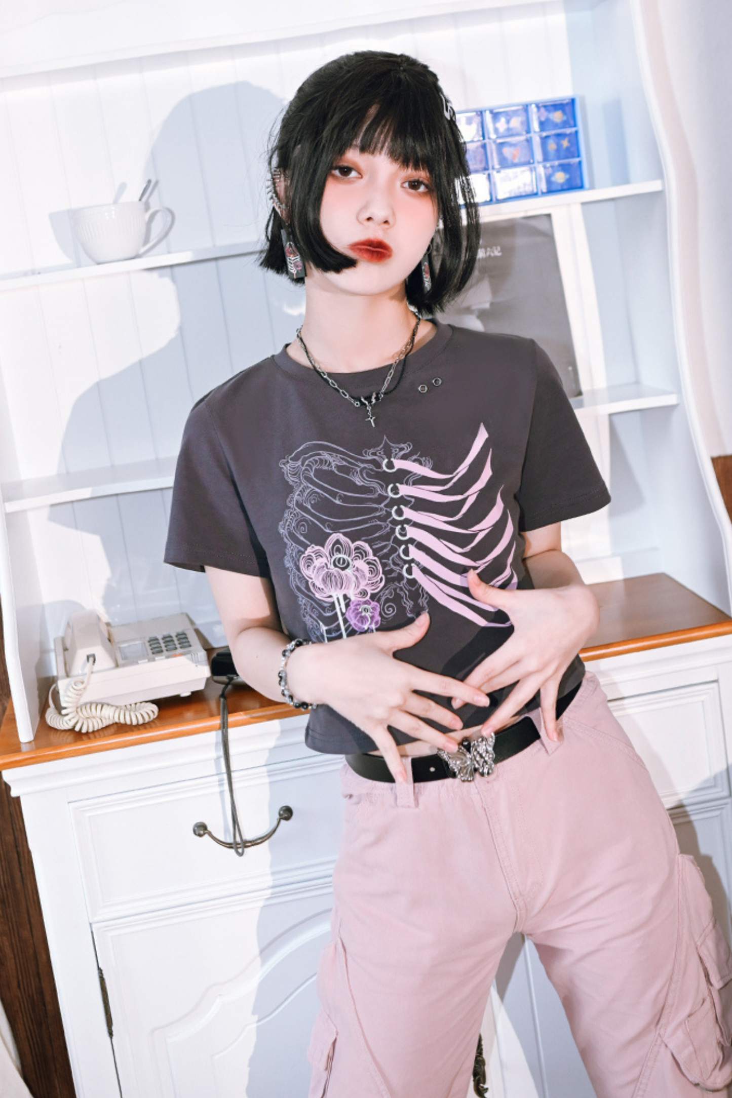 Style Short Flower Top Dark Bone