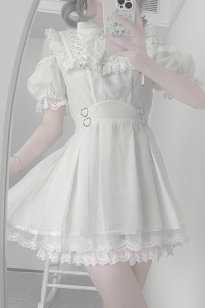 Süßes Kleid mit Rüschen, süße Reservierungen