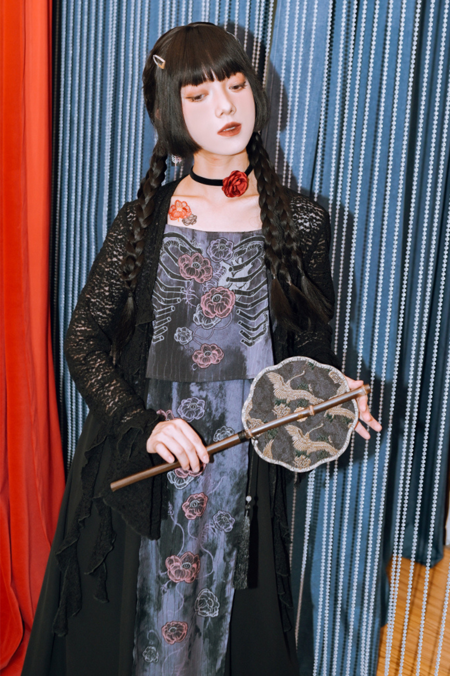 Print Dark Bone Kleid Blumenhalter