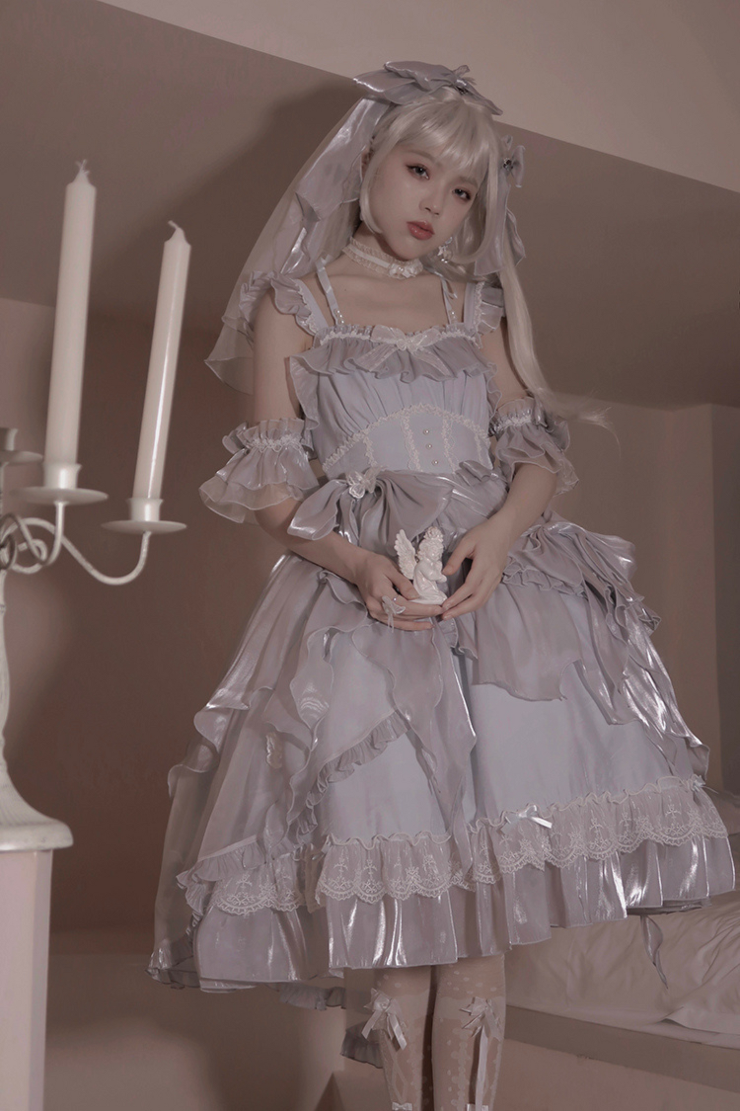 Kleid mit fliegenden großen Lolita-Ärmeln