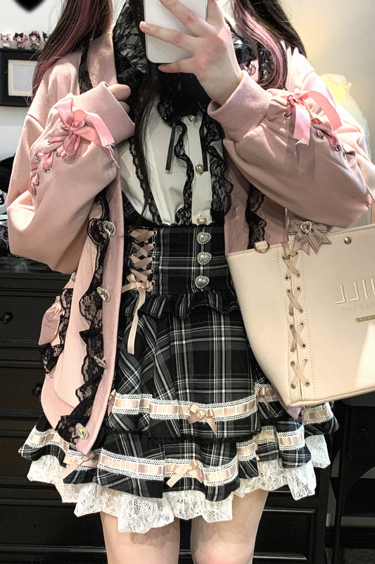 Strickjacke mit Spitzenschleife und losem Band