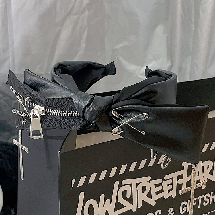 ジッパー 蝶結び パンクピン ブラックデザイン クロス装飾チャーム PU Y2K