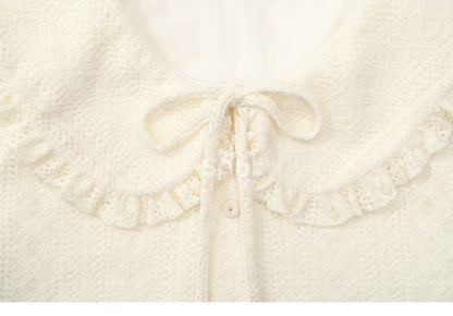 アプリコットのピーターパンカラー、バルーンスリーブ、レースブラウス