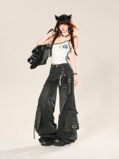 Schwarze Distressed-Jeans mit weitem Bein und Löchern, Schnalle, Cargotaschen und Riemen