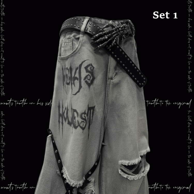 Blaue Punk-Jeans mit überkreuzten Trägern und Löchern im Distressed-Look im Y2K-Stil