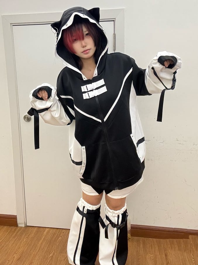 Black Jirai Kei Techwear Coord Set: Kitten Ear Hoodie with Detachable Sleeves, Utility Snaps, Shorts & Leg Warmers