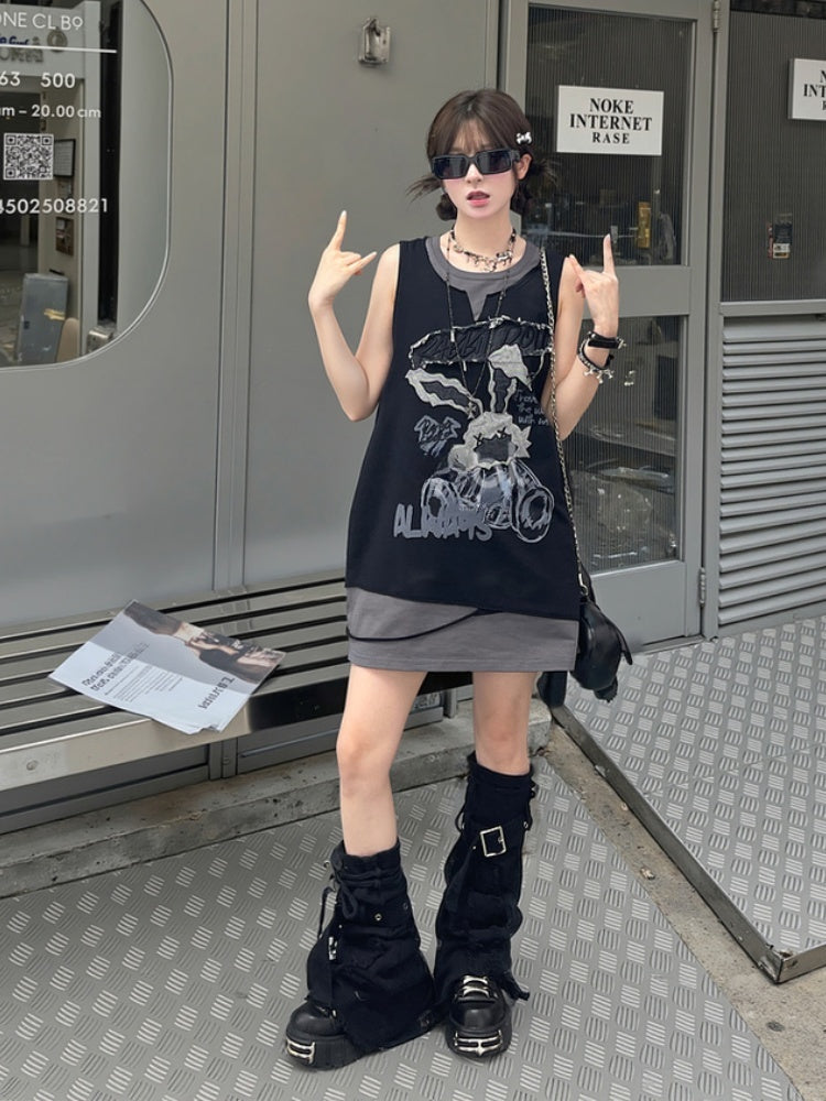 ほろ苦いグレーのトップス、ブラックのアップリケタンクトップ、フェイクレターのウサギ柄のツーピース