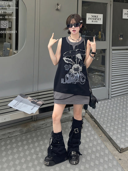 ほろ苦いグレーのトップス、ブラックのアップリケタンクトップ、フェイクレターのウサギ柄のツーピース