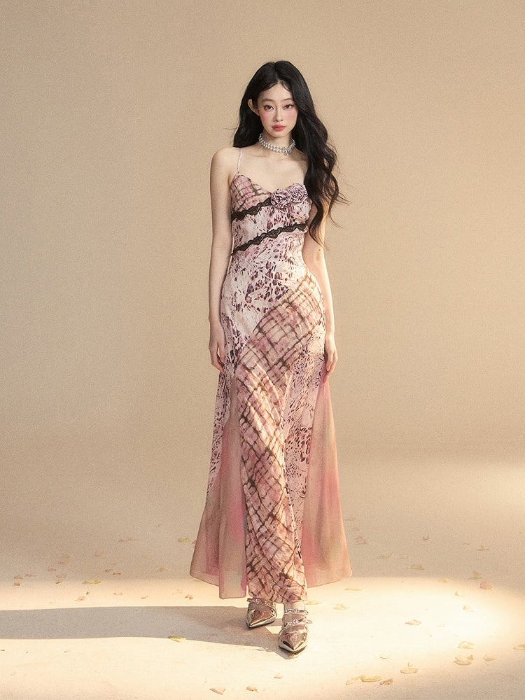 Glamorous – Trägerkleid mit Spitzen-Blumenmuster und rosa Leopardenbesatz