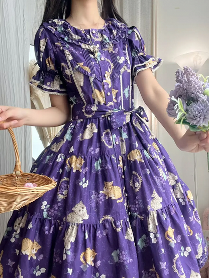Kurzes, traubenfarbenes Kitty-Ärmel-Print-Kleid in Rosa von Lolita and Piece House Purple Fashion