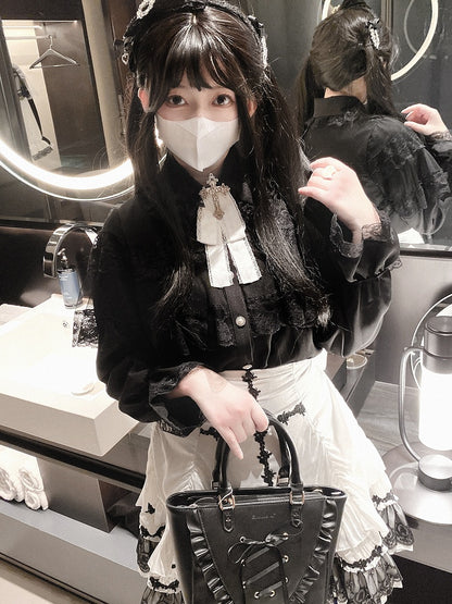 Jirai Kei Bluse im Landminenstil, weiß und schwarz/ganz schwarz, mit Cape-Design aus Spitze