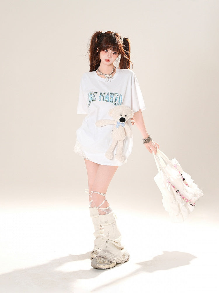 愛らしいクマのぬいぐるみ付き、ブラック/ホワイトのラウンドネックレタープリントTシャツ