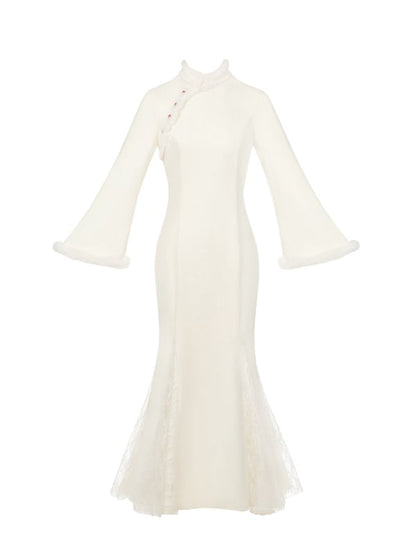 オフホワイトのプラッシュトリムチャイナドレスカラーとカフスマーメイドスカートチーパオ