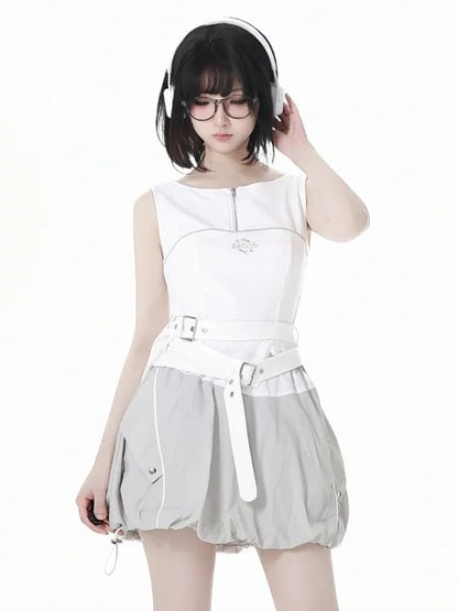 ホワイトジッパーネックラインバックルストラップテックウェアタンクトップ