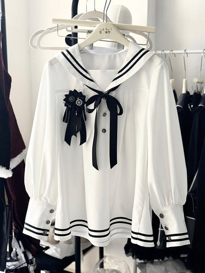 シャツ（セーラー）白襟長袖黒ショートパンツ