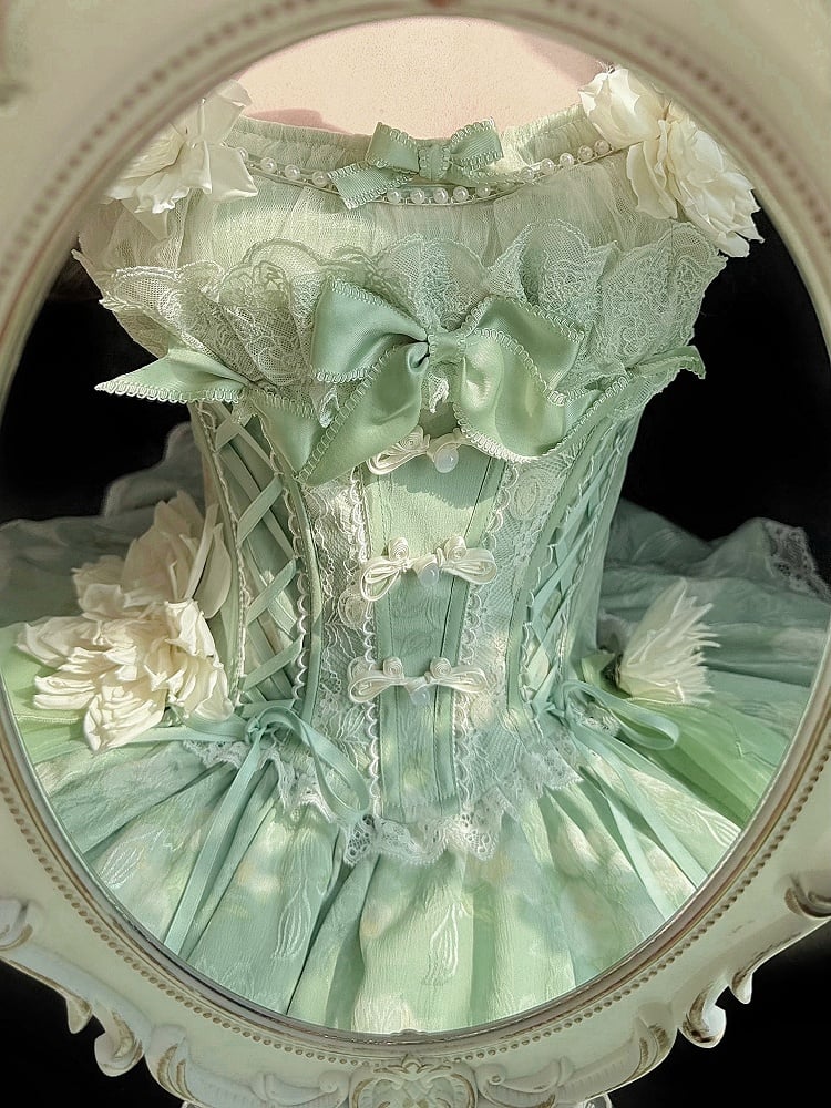 Korsettrock mit grünem Oberteil und Froschknöpfen sowie Lolita-Blumentaillenverzierung