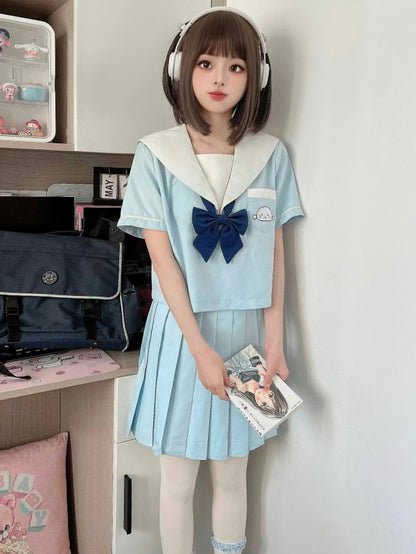 Little Seal Hellblaues JK-Uniform-Oberteil mit Matrosenkragen und gratis Fliege