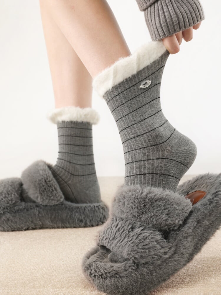 Bow-Patterned Button Cuff Colors Striped Accents 4 Plush with Cotton Socks Pattern