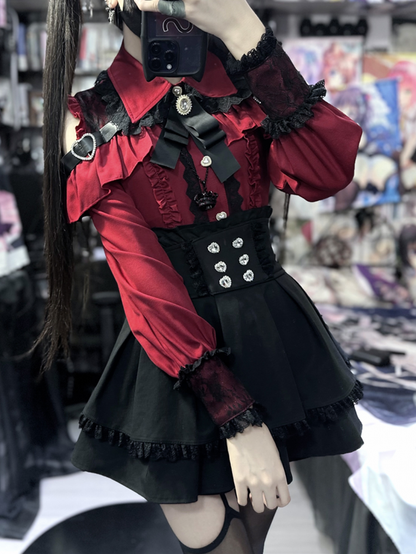 ダークレッドのハート型ボタン留めジライケイトップス（蝶ネクタイ付き）