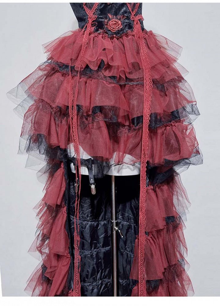ゴシックな黒と赤のレース裾のティアードハイロースカート