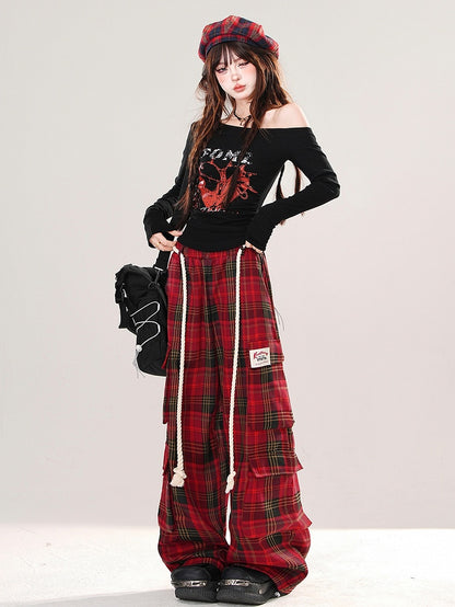 Schwarz/weißes Slim-Fit-Top mit asymmetrischem Ausschnitt und Herz