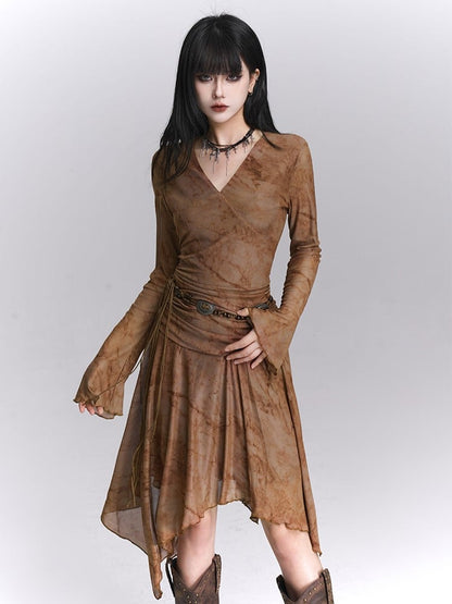 mit drapiertem Kaffee-Taschentuchkleid, V-Ausschnitt, asymmetrischem Saum