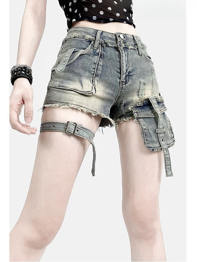 Design – Raw Bittersweet – Shorts mit Used-Look-Saum in Blau