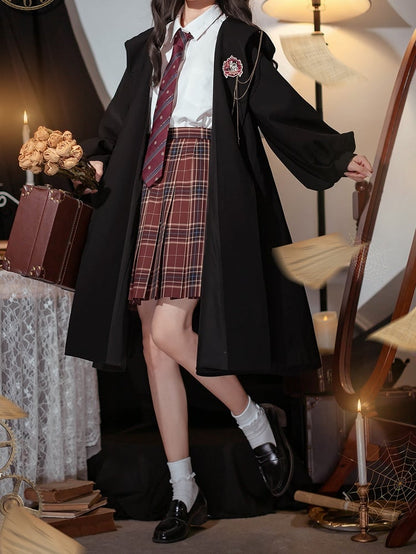 Langer adretter schwarzer Mantel mit Ballonärmeln und Kapuze