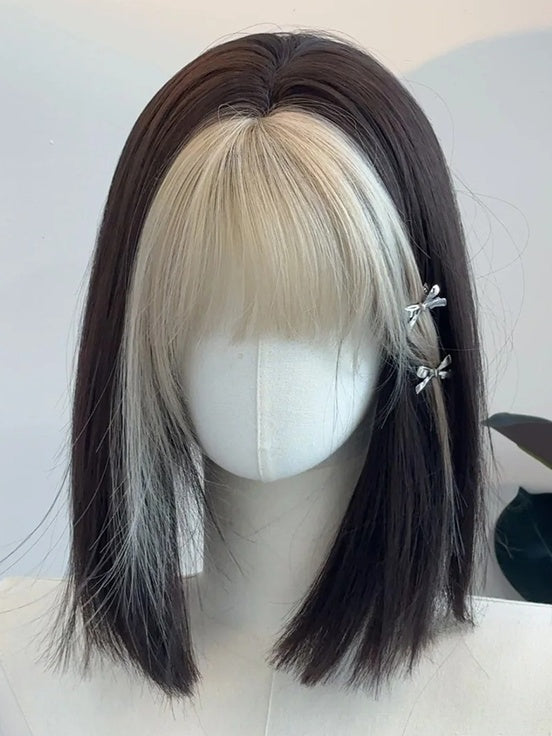 ブロンドの前髪付き、肩までの長さの黒ストレート合成ウィッグ